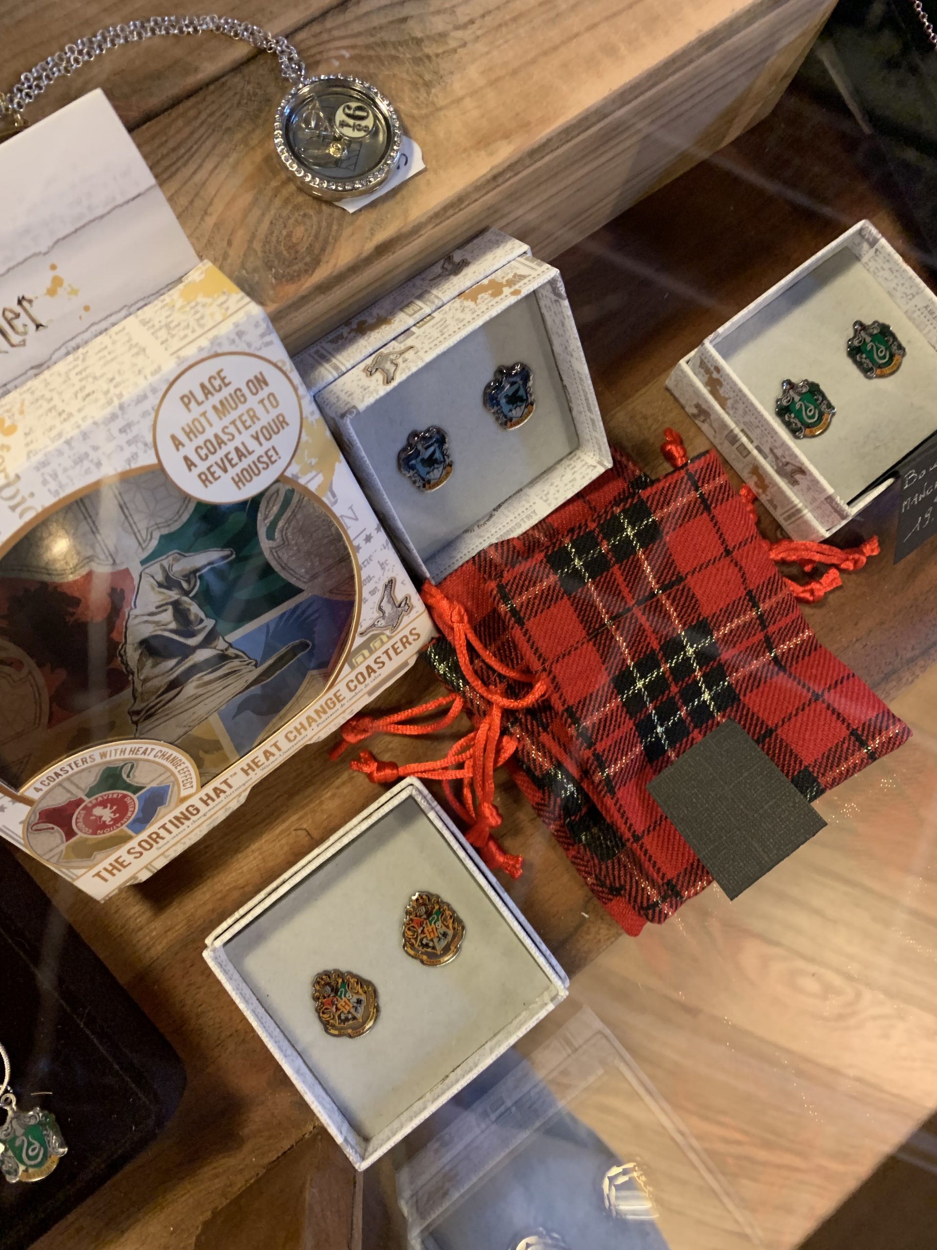 Quels Produits Dérivés Dharry Potter Propose Au Comptoir Des Sorciers