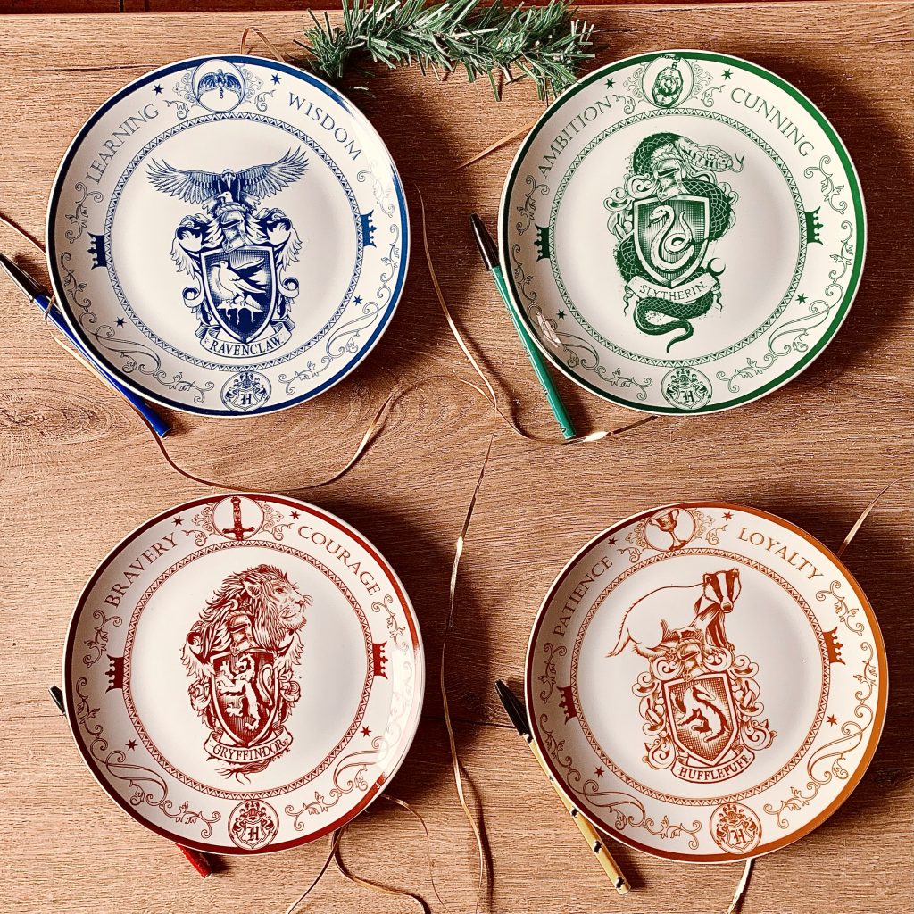 Harry Potter Lot de 4 assiettes en porcelaine Serpentard 26,7 cm :  : Maison